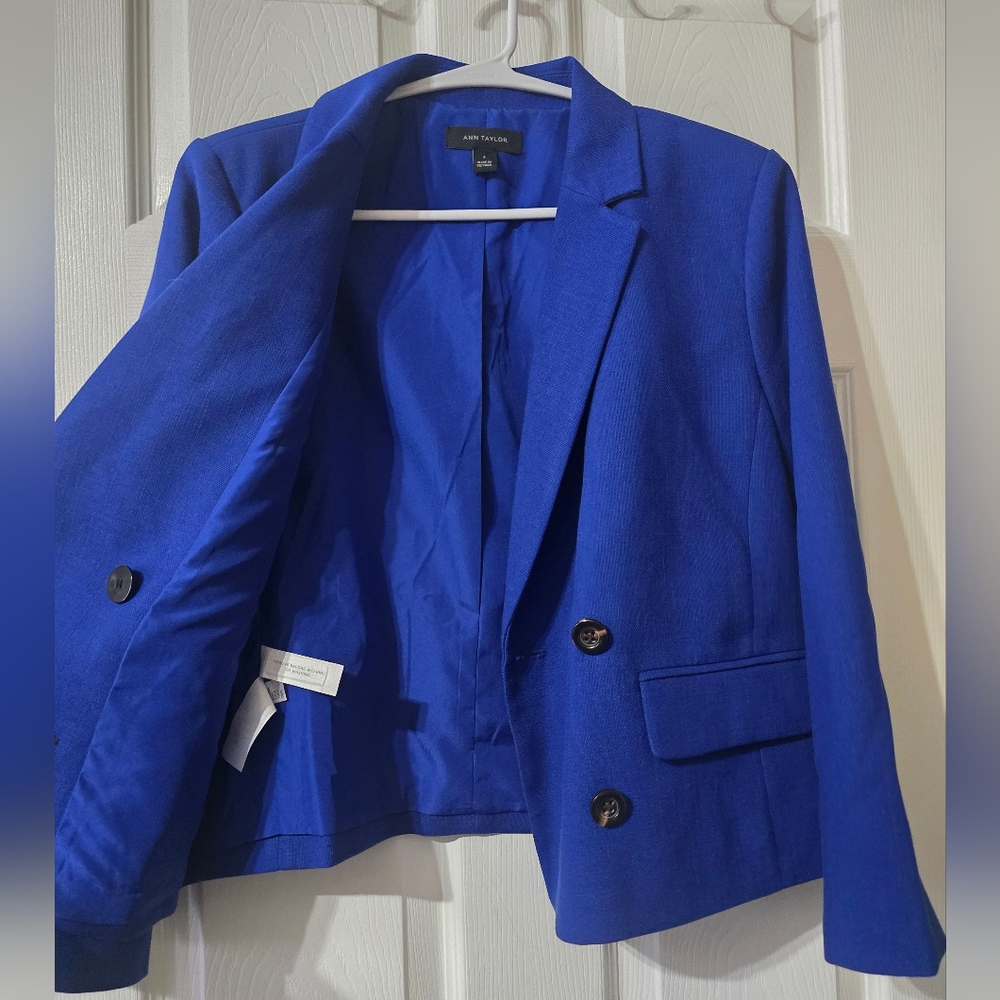 Cropped Boxy Blue Blazer by Ann Taylor, Relaxed Fit, Fully Lined, Size 6, EUC! - Picture 3 of 15